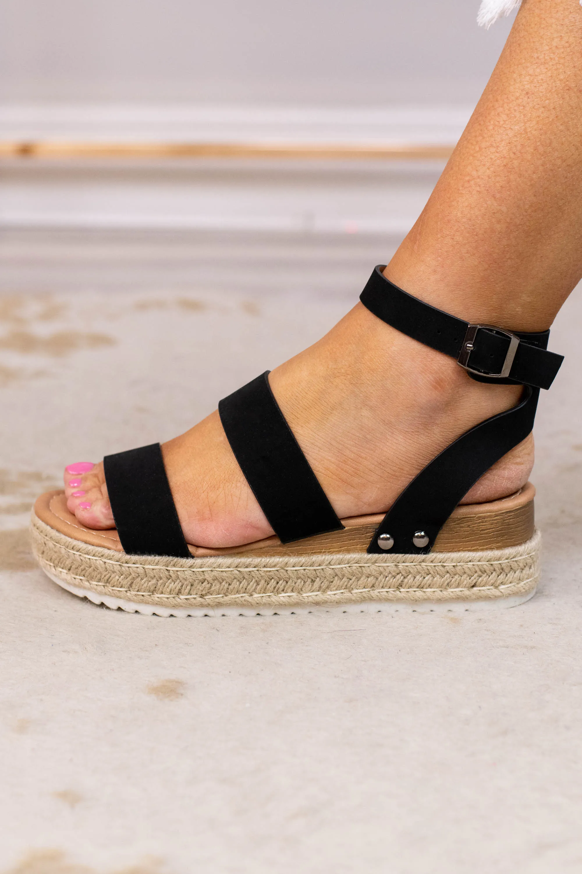 Sole Searching Sandals, Black